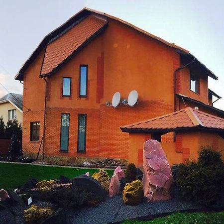 Corner House Hotel Lutsk Ngoại thất bức ảnh