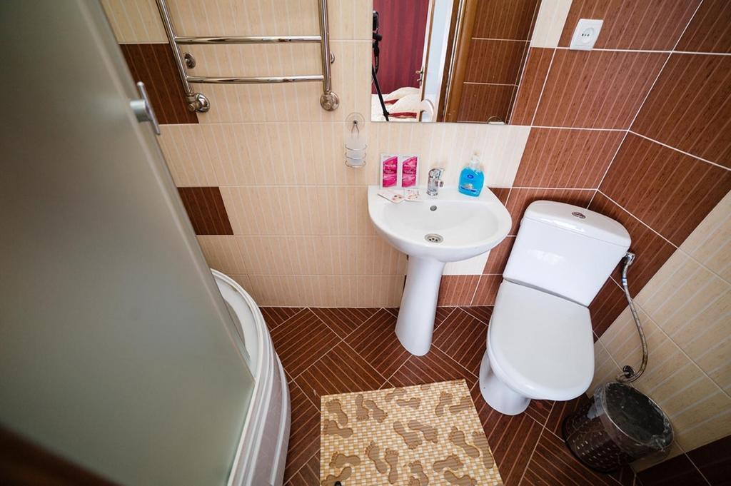 Corner House Hotel Lutsk Ngoại thất bức ảnh