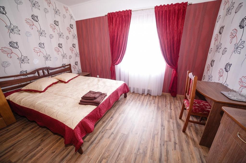 Corner House Hotel Lutsk Ngoại thất bức ảnh