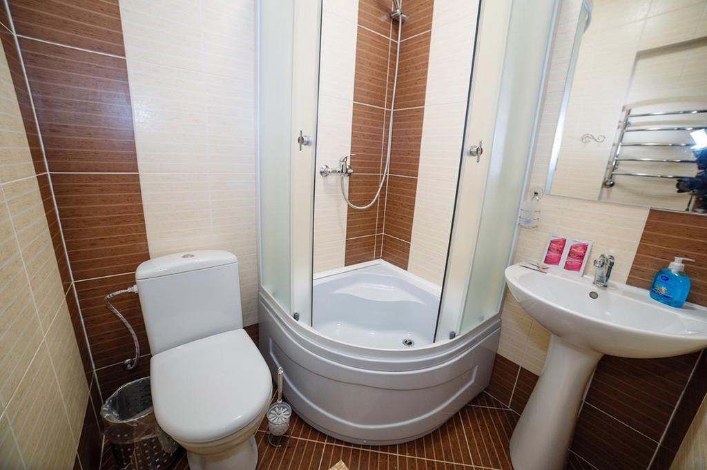 Corner House Hotel Lutsk Ngoại thất bức ảnh