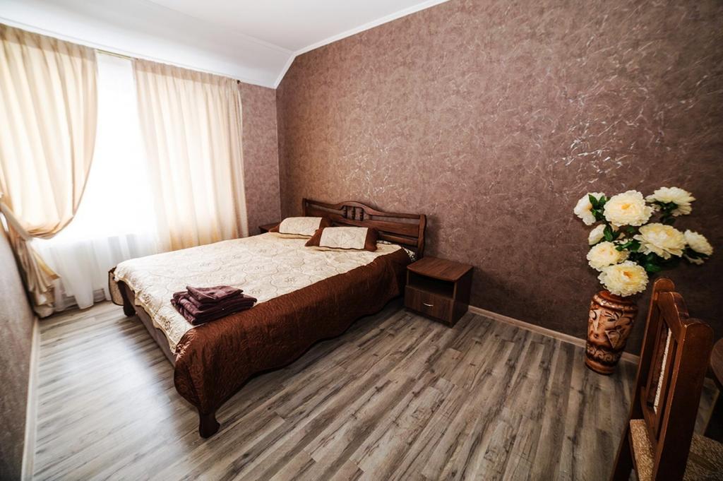 Corner House Hotel Lutsk Ngoại thất bức ảnh