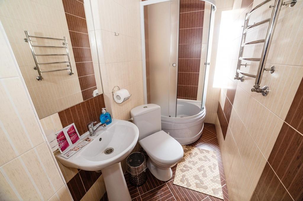 Corner House Hotel Lutsk Ngoại thất bức ảnh