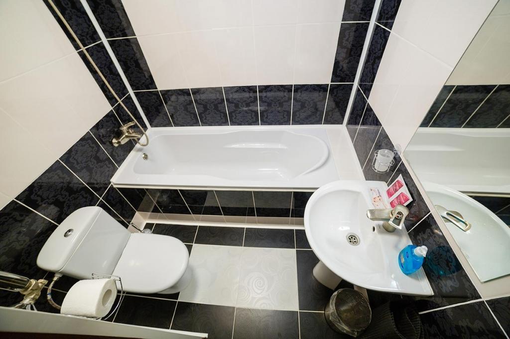 Corner House Hotel Lutsk Ngoại thất bức ảnh