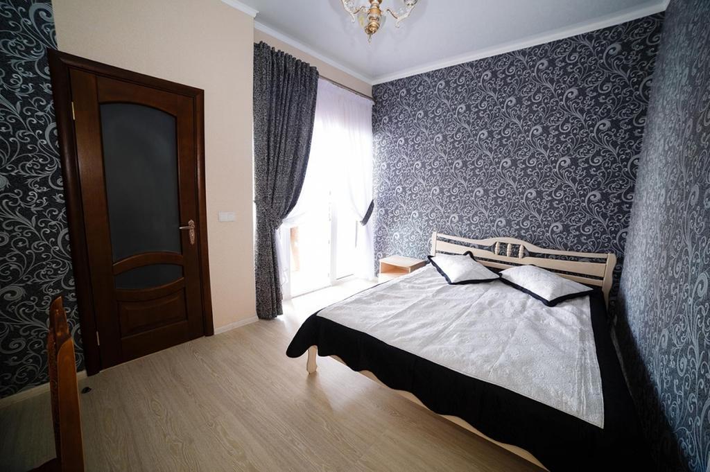 Corner House Hotel Lutsk Ngoại thất bức ảnh