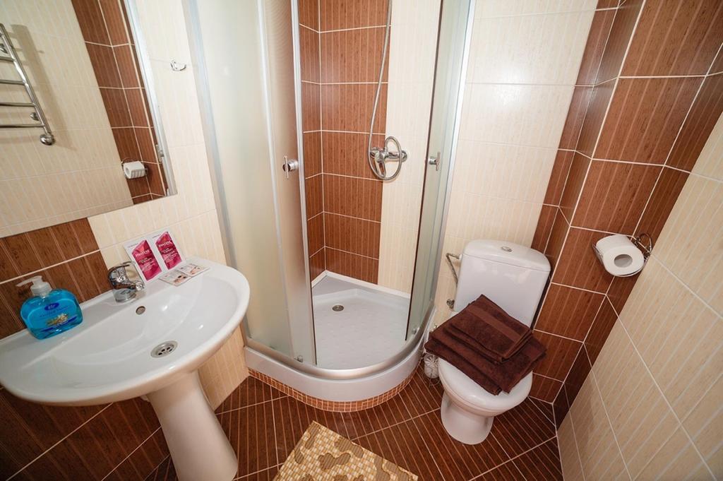 Corner House Hotel Lutsk Ngoại thất bức ảnh
