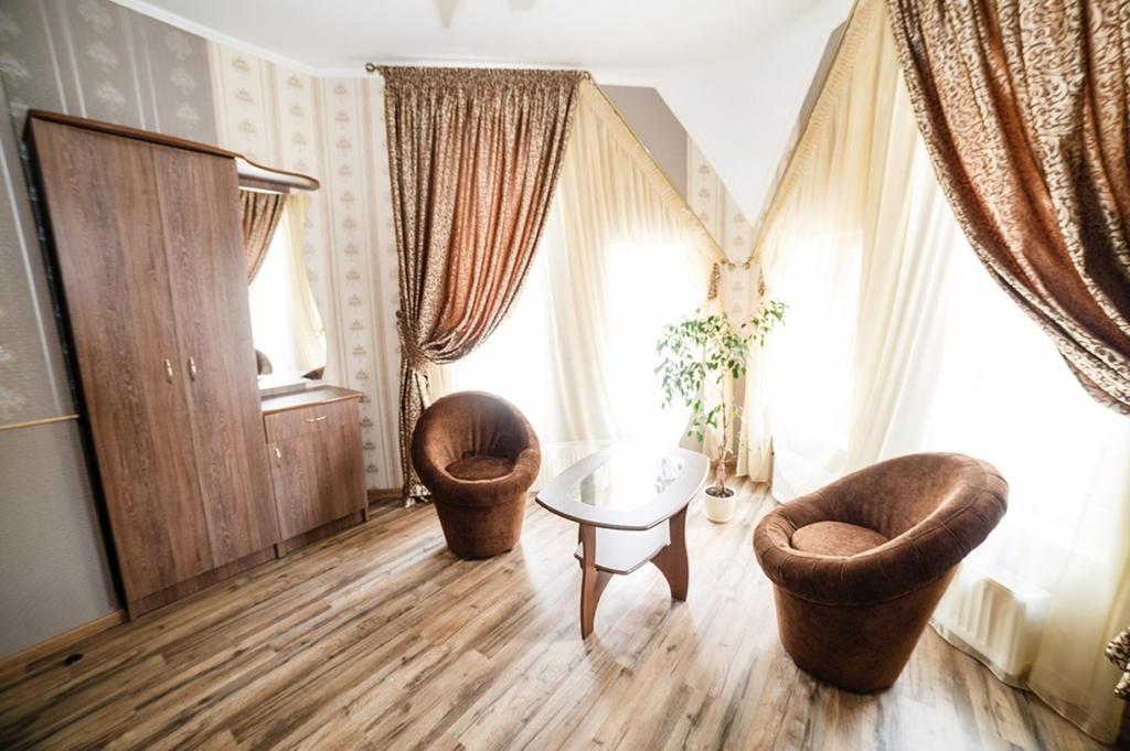 Corner House Hotel Lutsk Ngoại thất bức ảnh