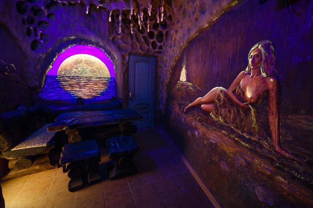 Corner House Hotel Lutsk Ngoại thất bức ảnh