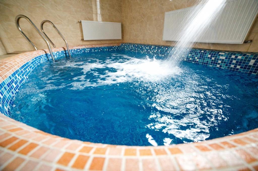 Corner House Hotel Lutsk Ngoại thất bức ảnh